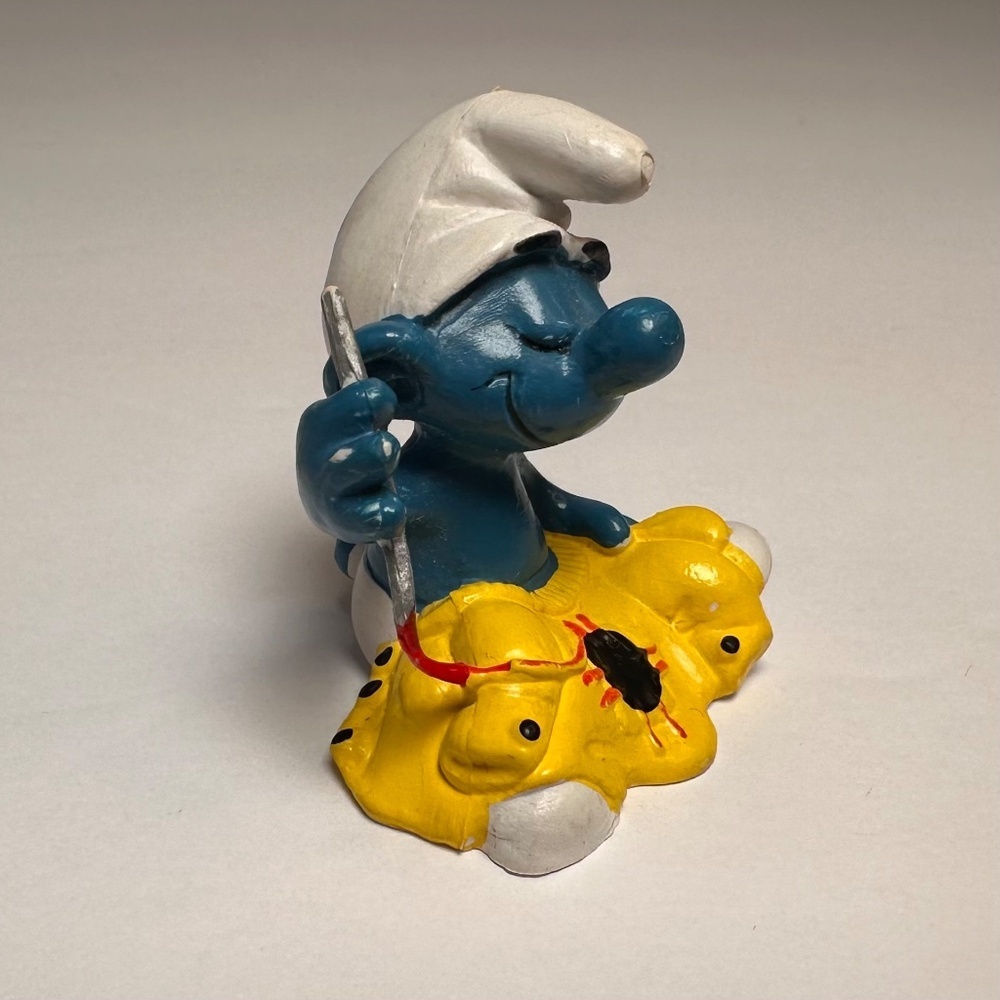 Vintage Sewing Smurf Figurine 1981 Schleich Peyo Portugal Smurfs Tailor - Picture 4 of 8